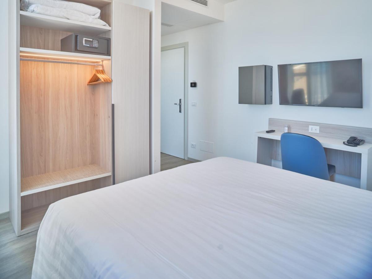 Double or Twin Room Balcony Sea View