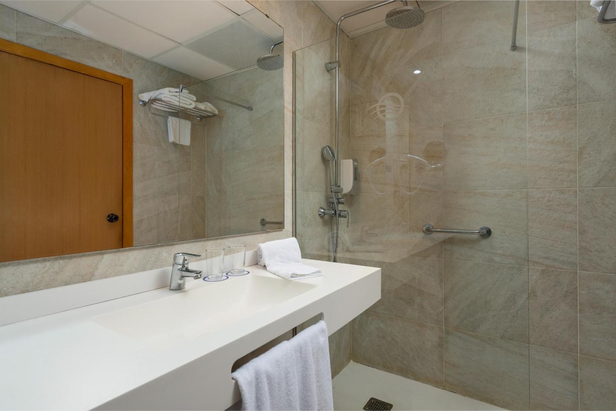 Habitación Doble con cama supletoria y balcón (3 adultos) - 1 o 2 camas