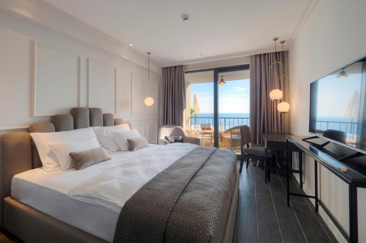 Double Room Pool View