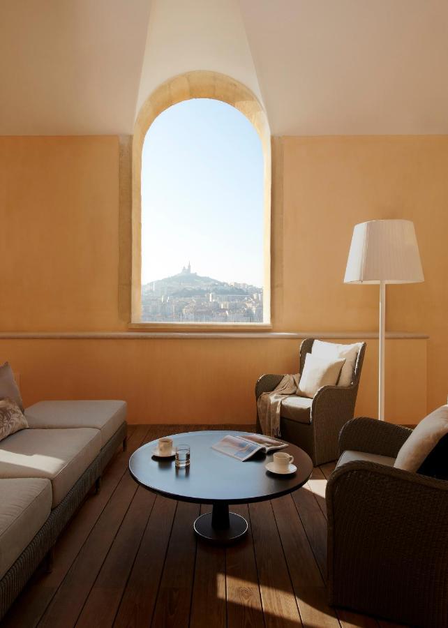 Chambre Lit King-Size Classique avec Terrasse - Vue sur Port