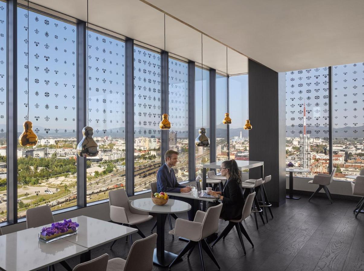 Suite de 1 dormitorio con vistas al castillo