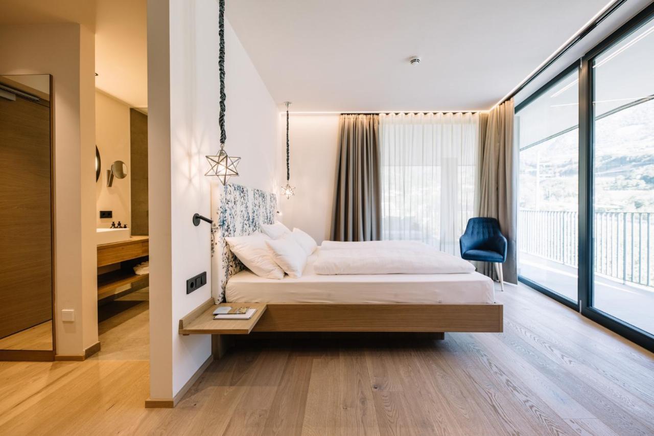 Suite with Hot Tub,1033688279:JPEG