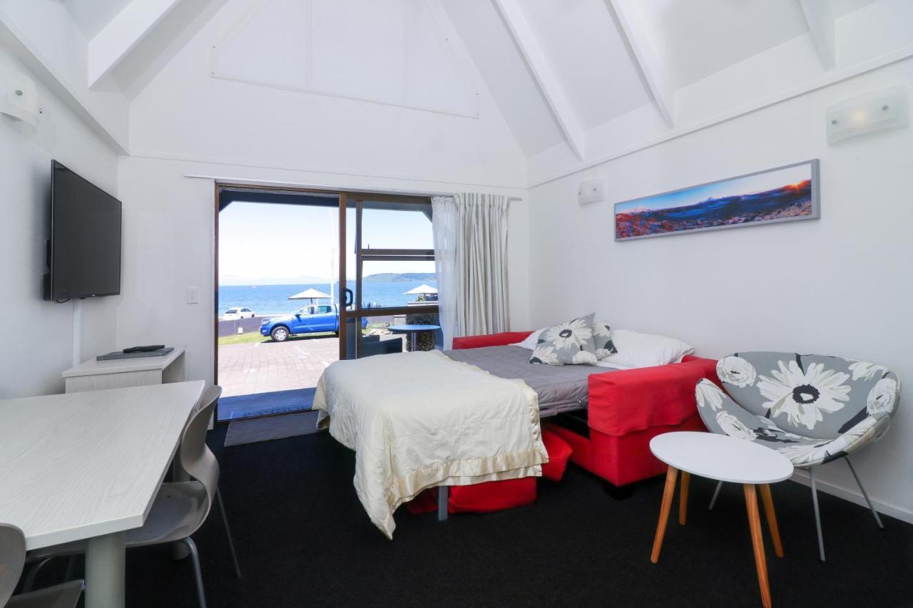 Superior One Bedroom Suite with Lake View & Private Hot Pool,1077719449:JPEG