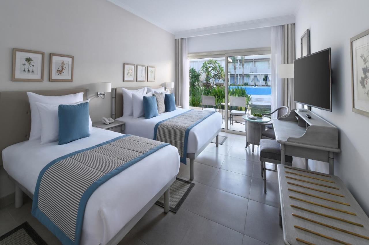 Superior Queen or Twin Bed Triple