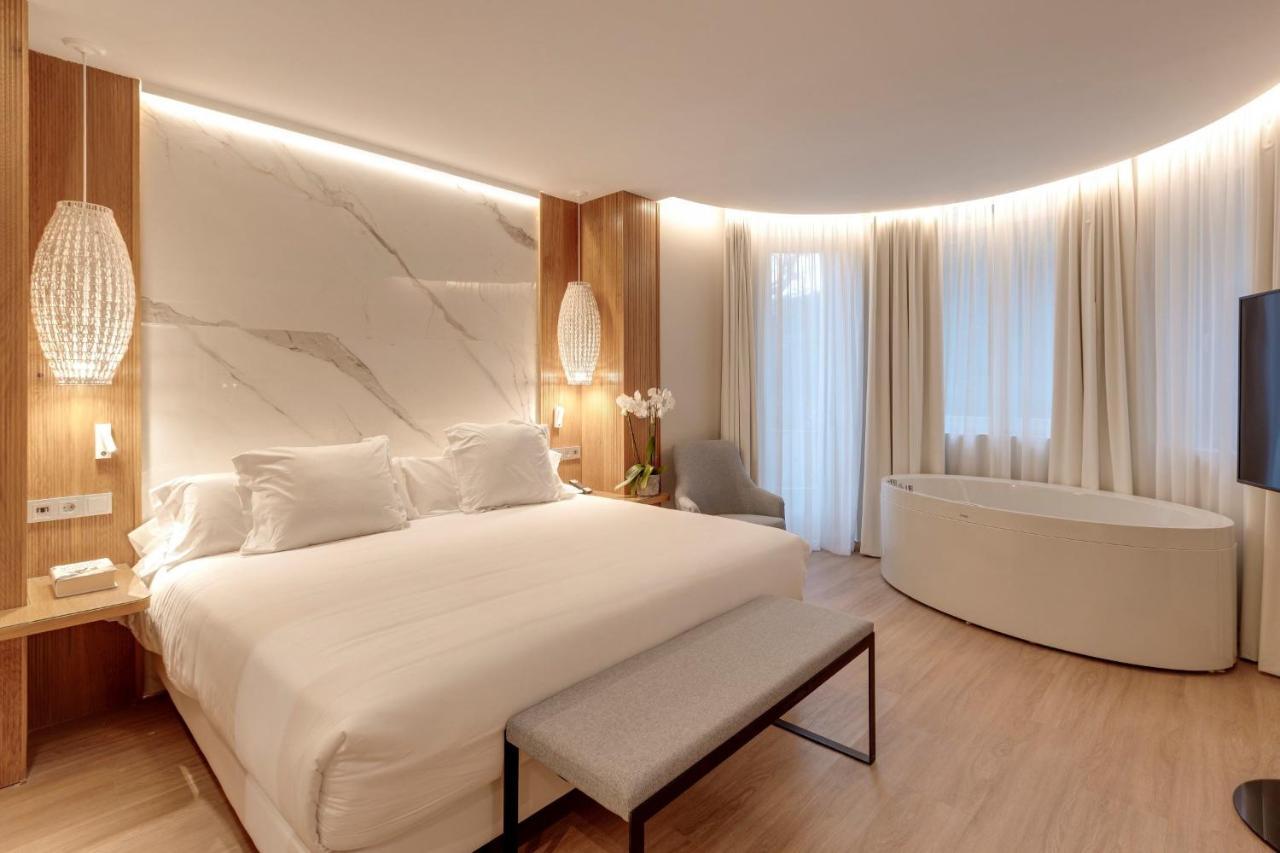Suite com Hammam, Banheira de Hidromassagem, Sauna e Terraço