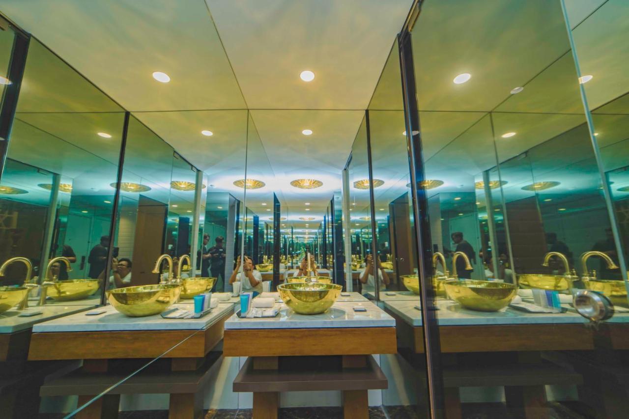 Dash Club Jacuzzi Seaview