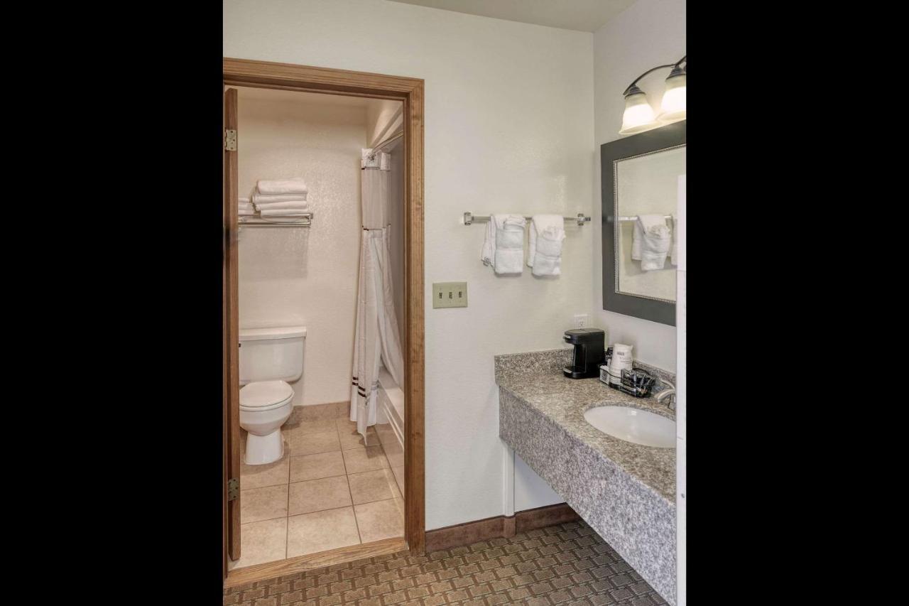 King Room with River View - Non-Smoking