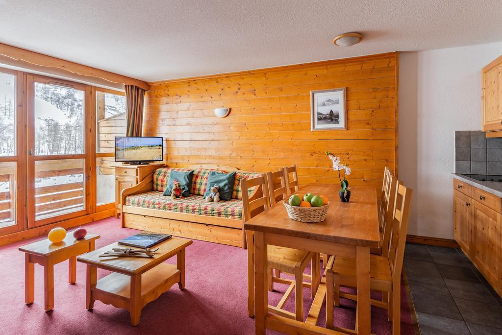 One-Bedroom Apartment Alcove
