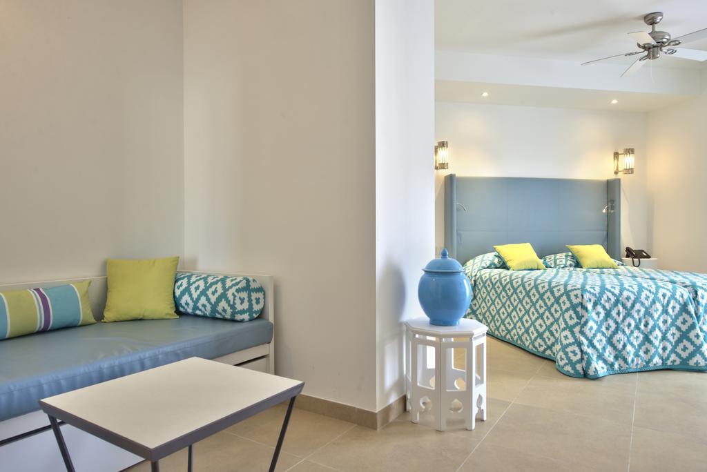 Camera Familiare con Balcone e Vista Mare