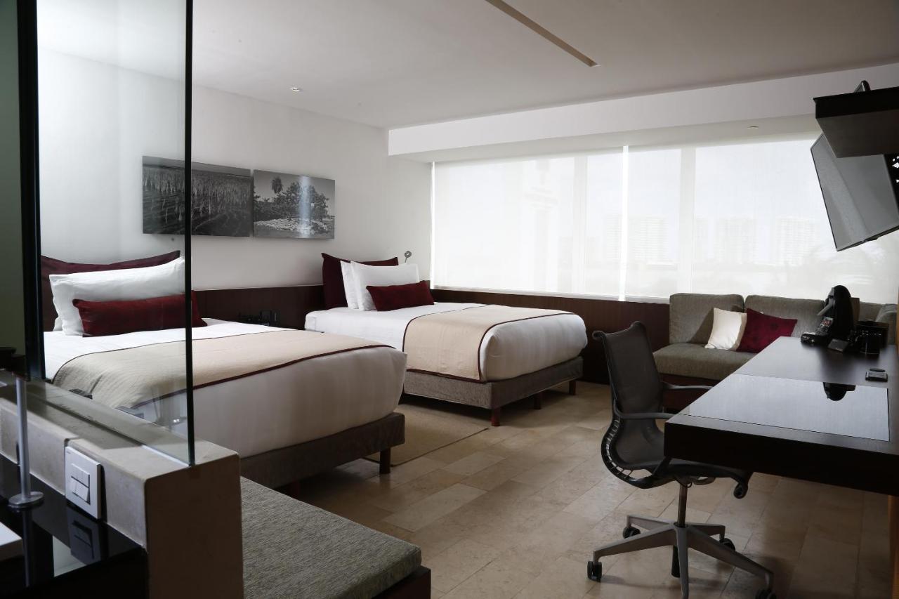 Classic Queen Room with Two Queen Beds and Lagoon View