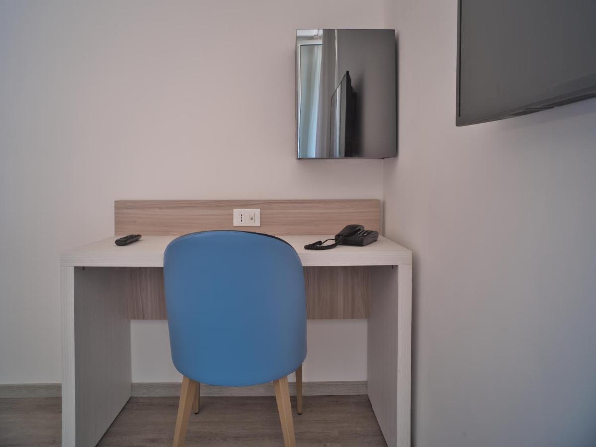 Camera Matrimoniale/Doppia con Letti Singoli con Letto Supplementare, Terrazza e Vista Mare