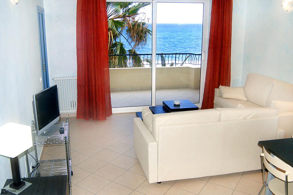 Superior One-Bedroom Apartment