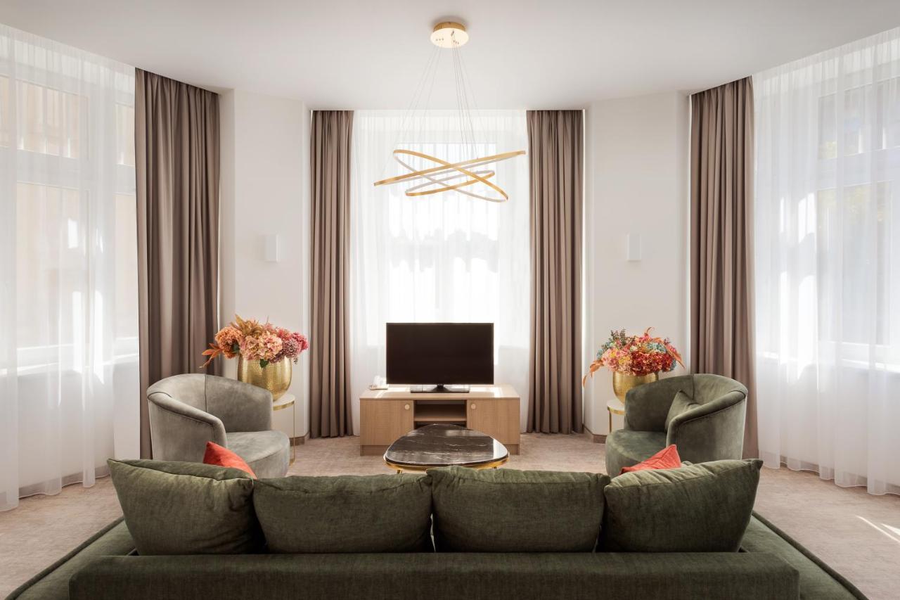 Executive Suite,1286134642:JPEG