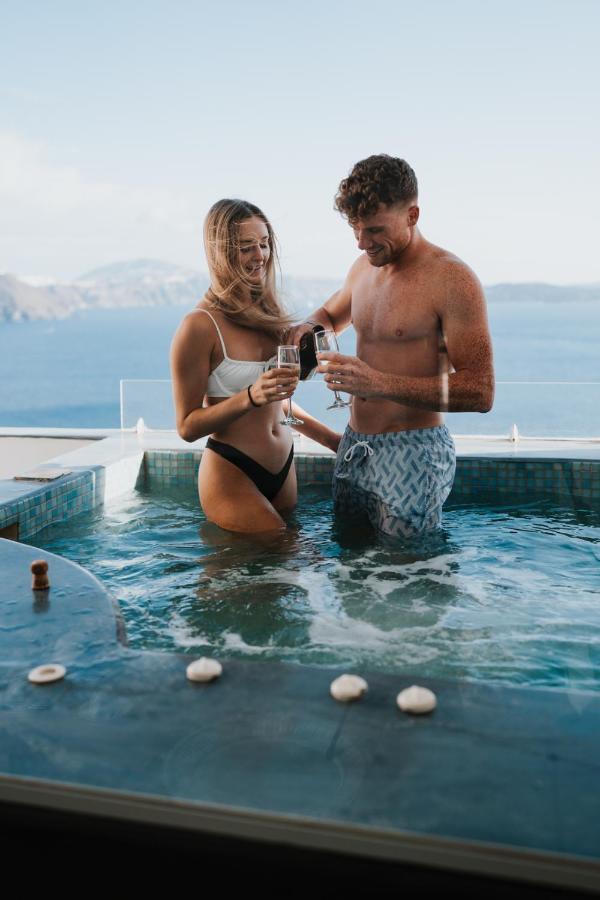 Maisonette Suite with Outdoor Hot Tub & Caldera View
