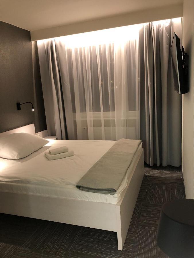 Small Double Room,1411137350:JPEG