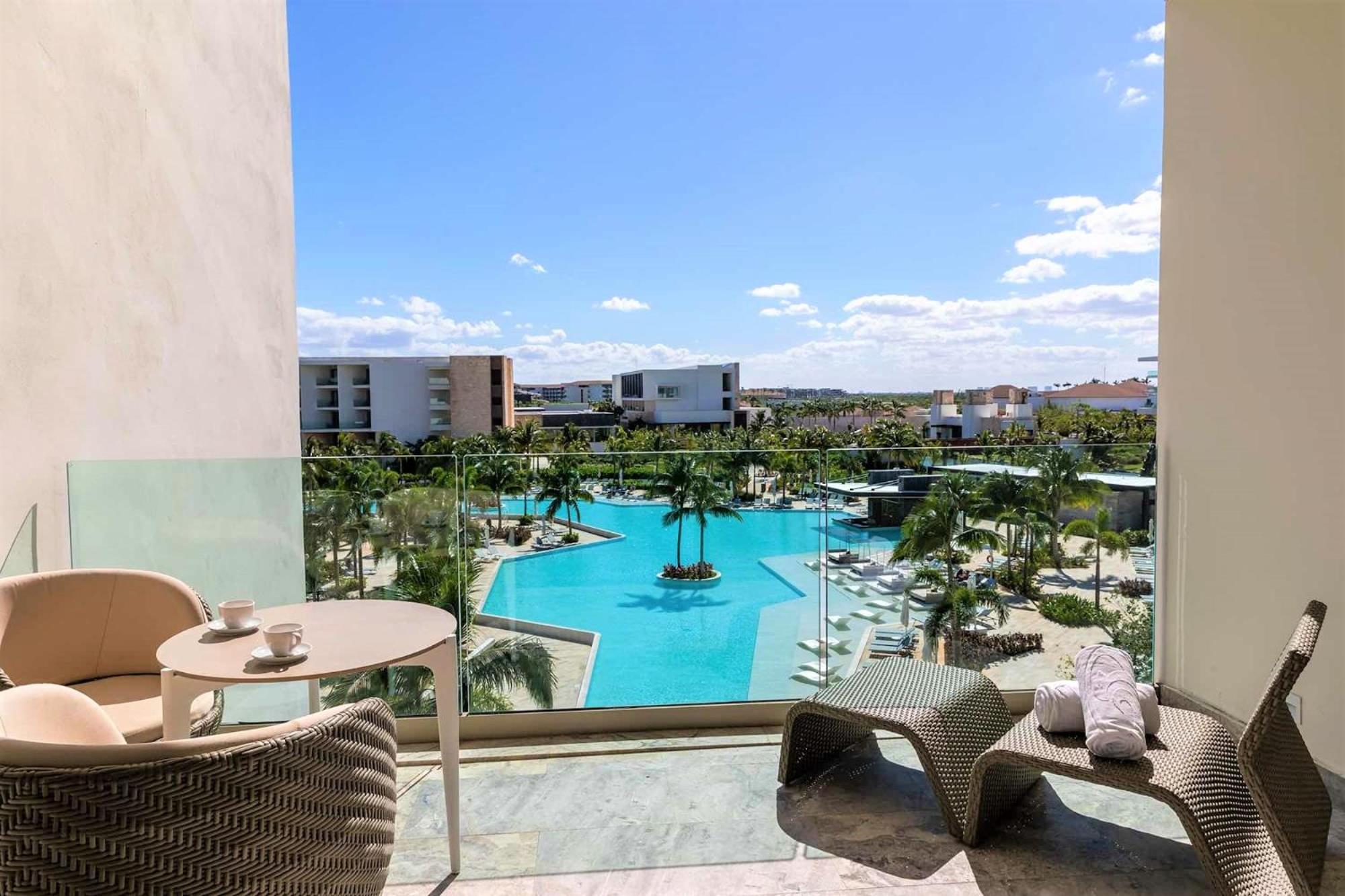 Junior Suite Poolside,1731536429:JPEG