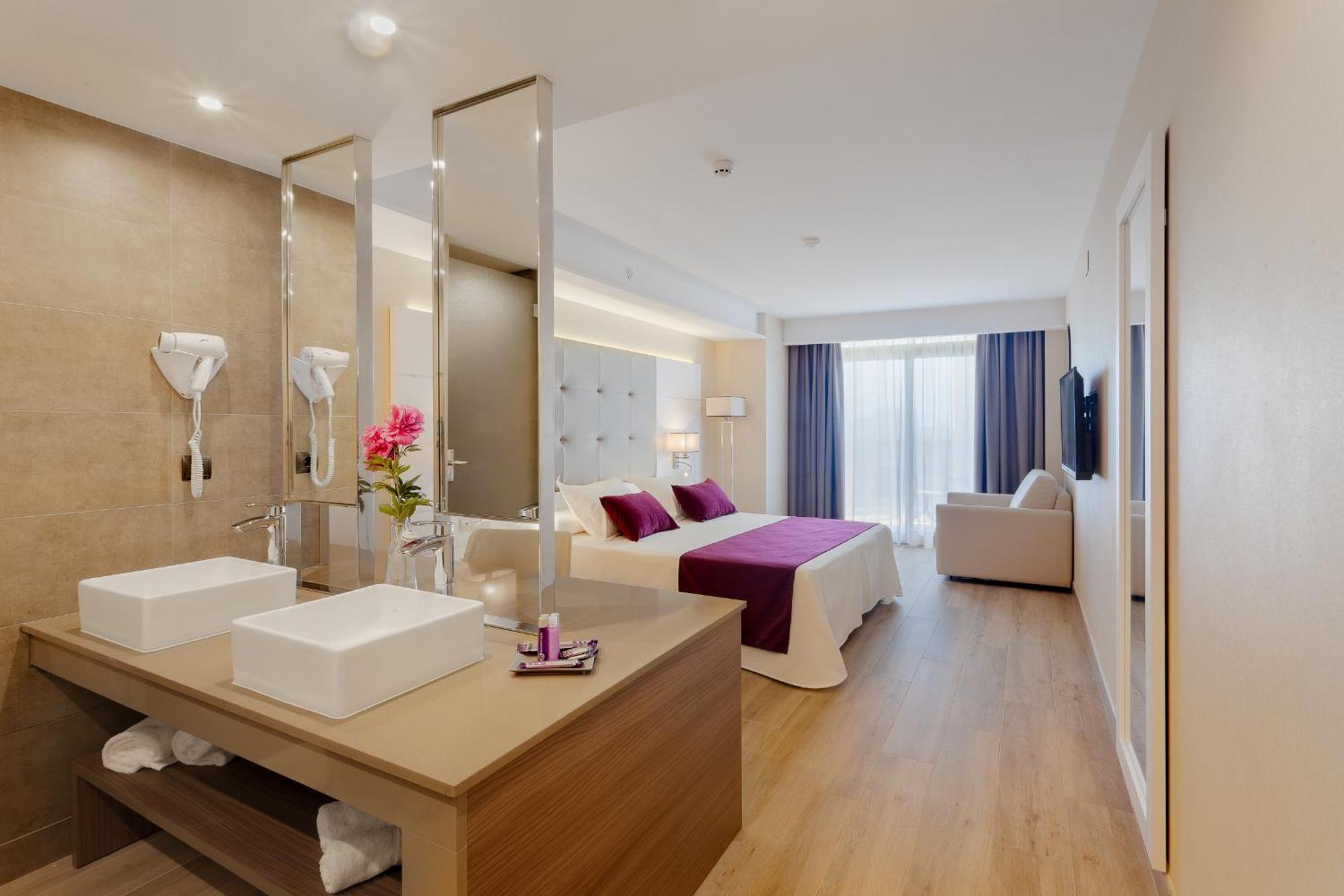 Chambre Double Supérieure (2 Adultes + 2 Enfants)