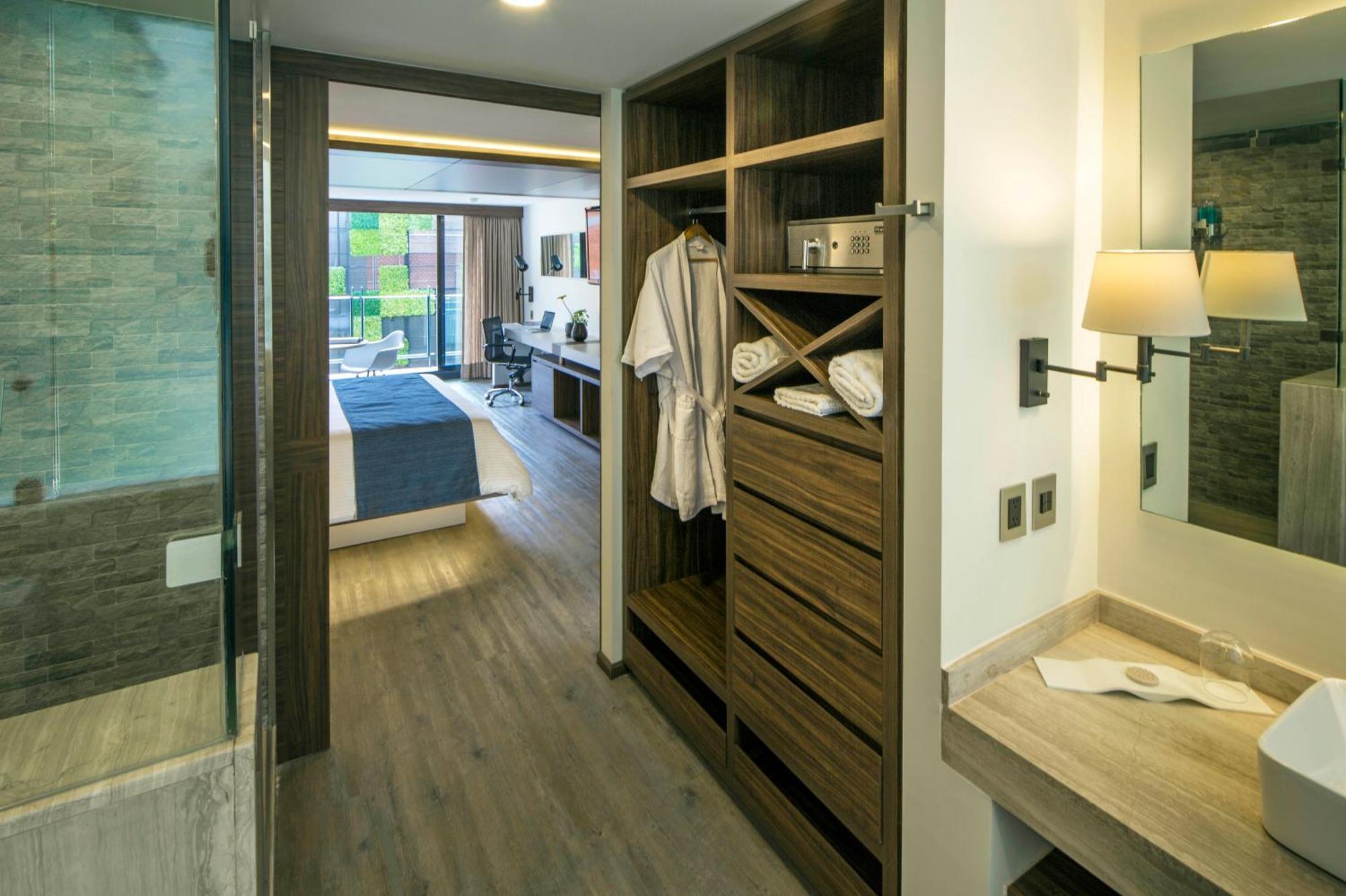 Executive Suite,186179814:JPEG
