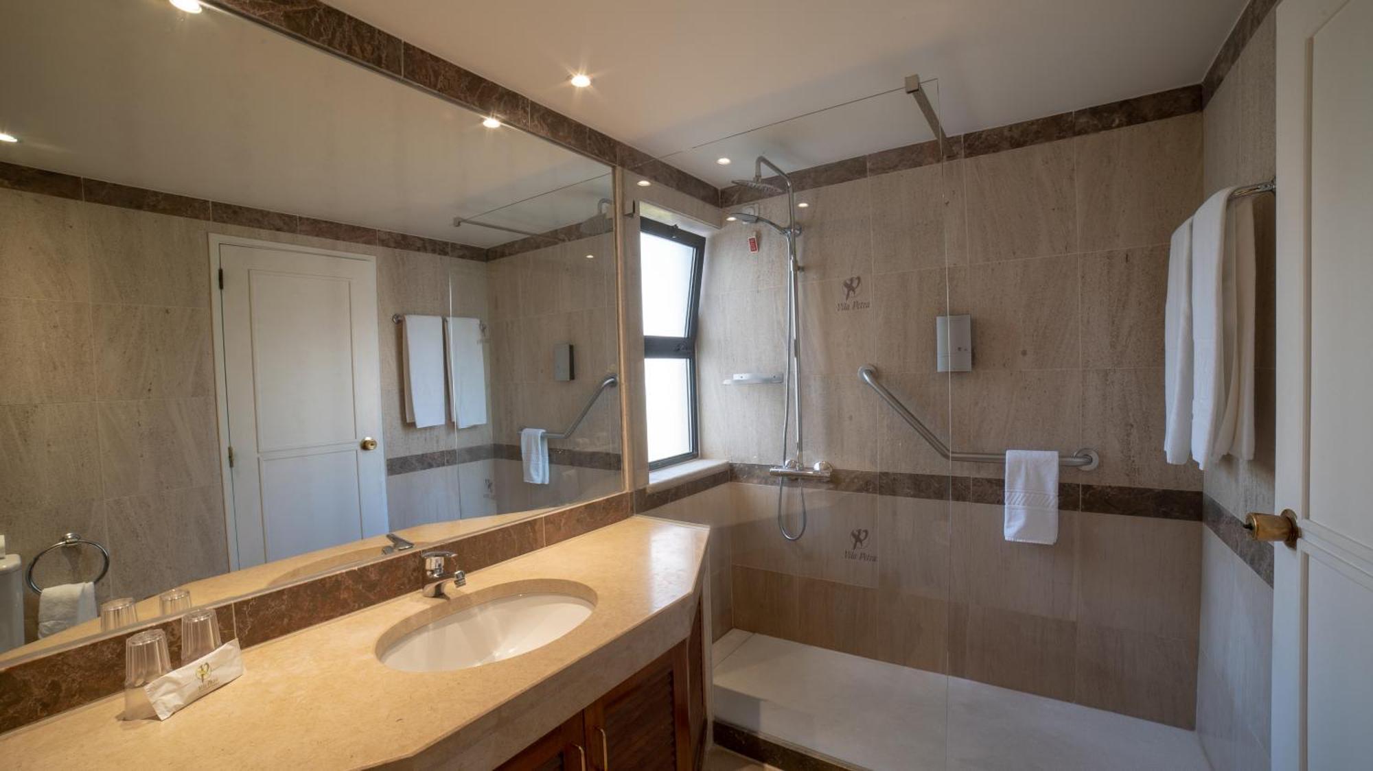Two-Bedroom Apartment with Pool View,1274495008:JPEG