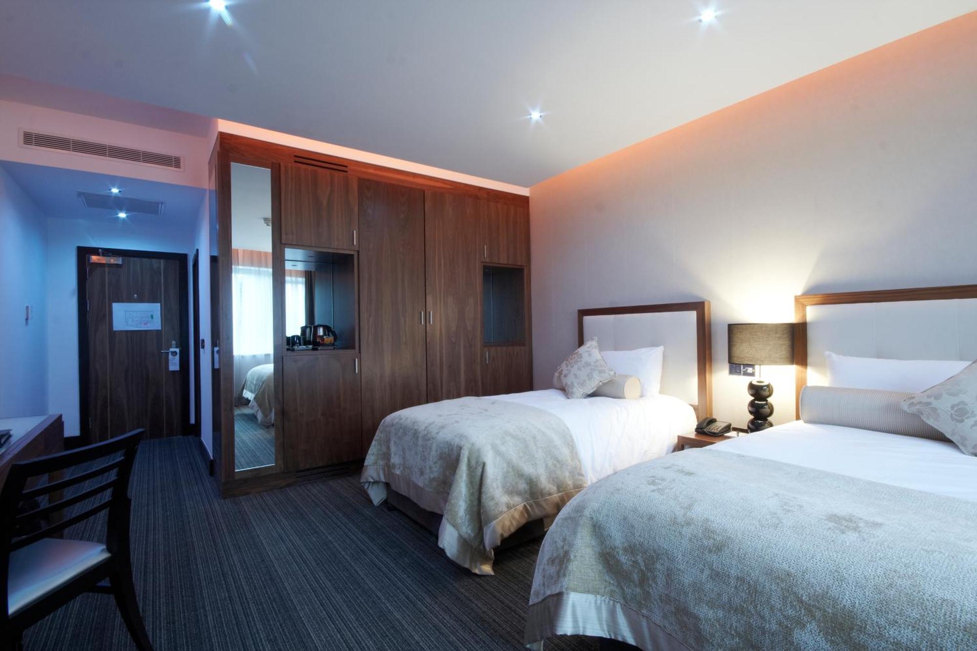 Twin Room,1437090076:JPEG