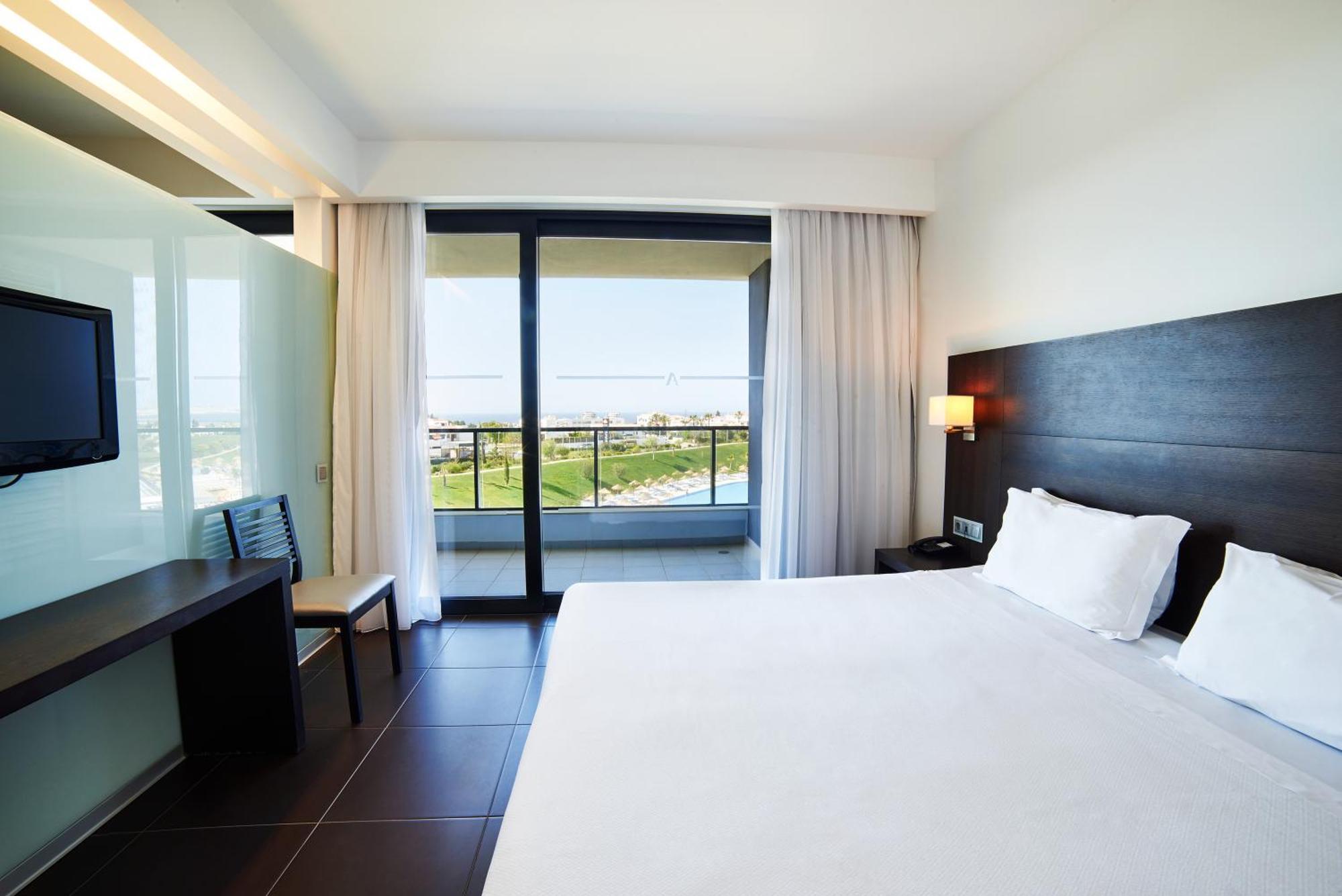 SUITE PRESTIGE VISTA LATERAL JARDIM OU PISCINA 1AD