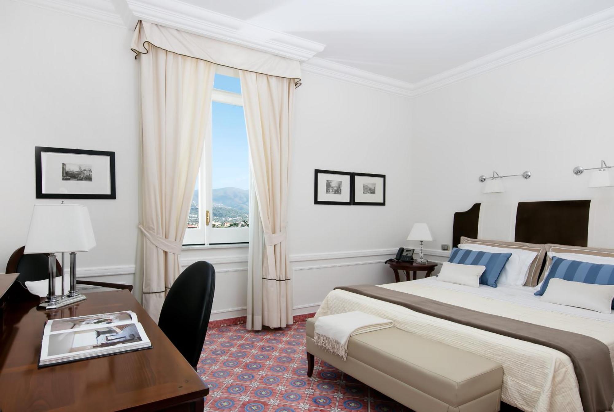 Chambre Double ou Lits Jumeaux - Vue Partielle sur Mer