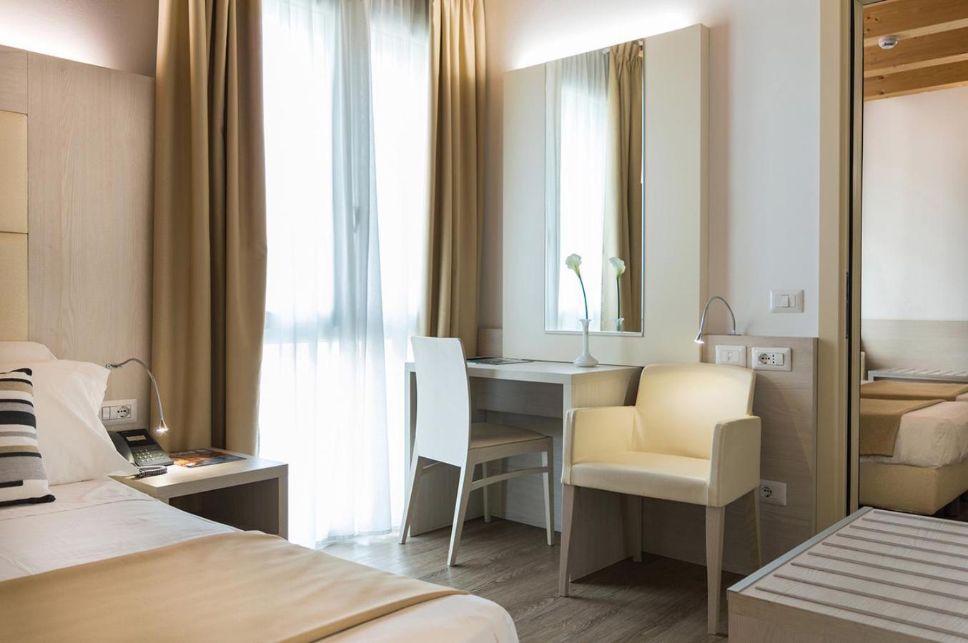 2 Doppelzimmer mit Verbindungstür