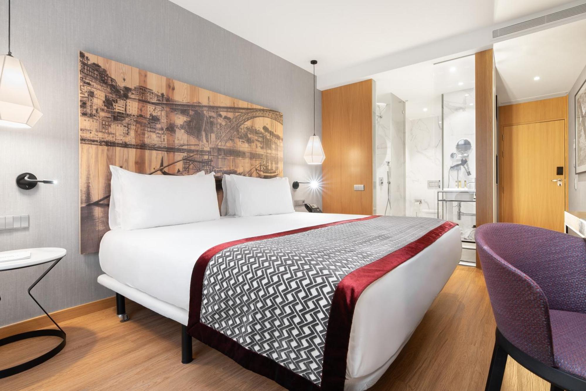 Quarto com Cama de Casal ou 2 de Solteiro