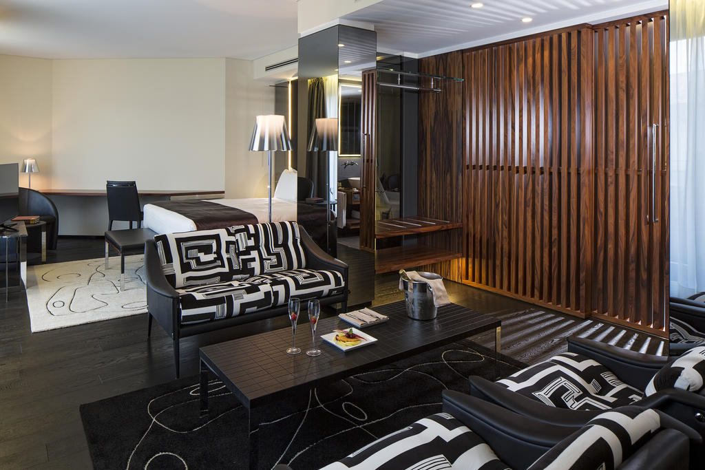 Luxury Suite Spa Bath