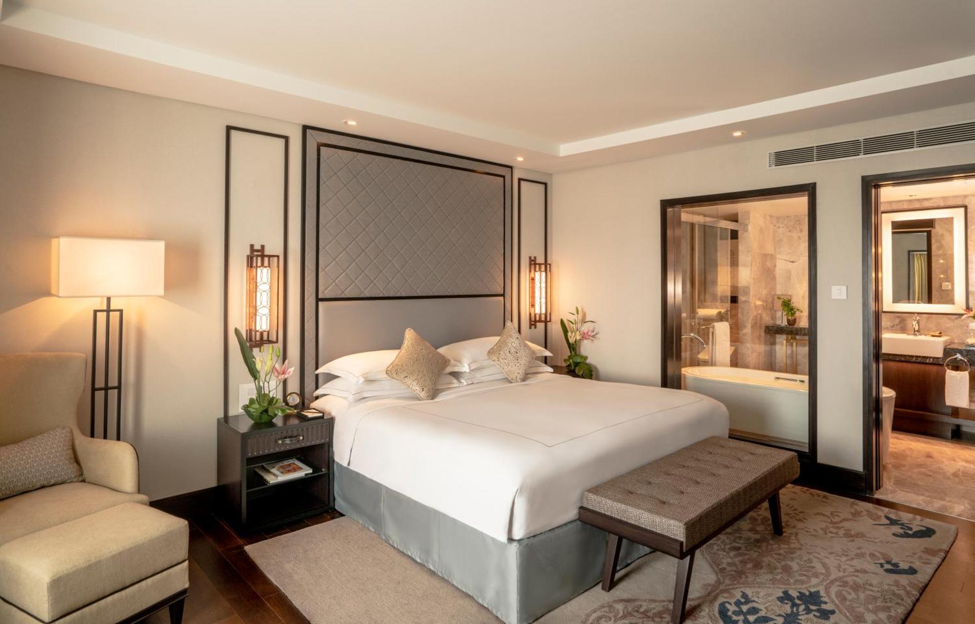 Executive Suite Lounge Access & One Way Airport Transfers,1221815434:JPEG