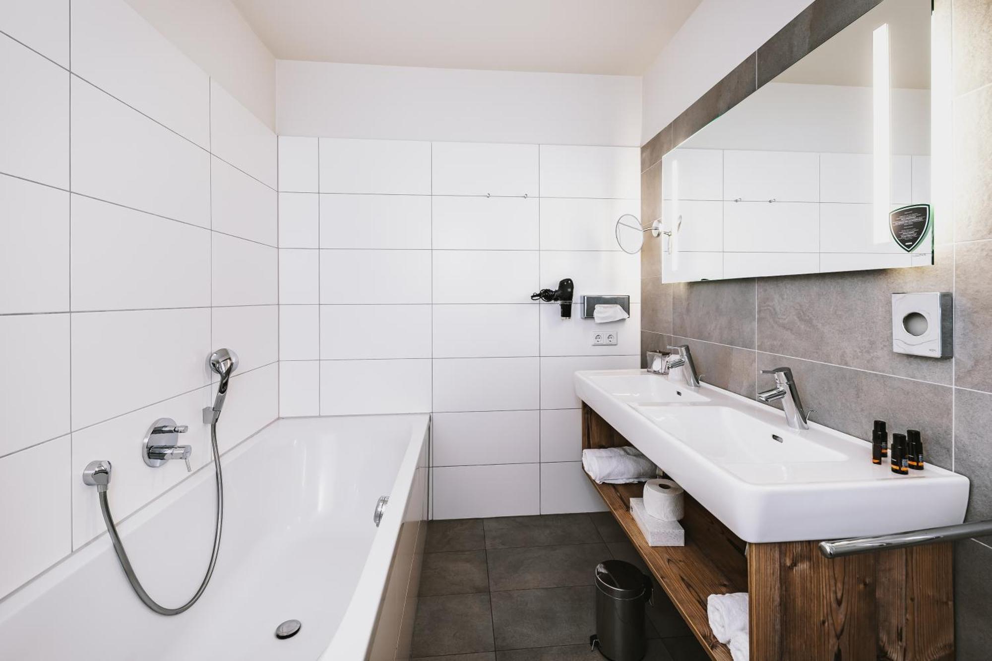 One-Bedroom Suite,1227604025:JPEG