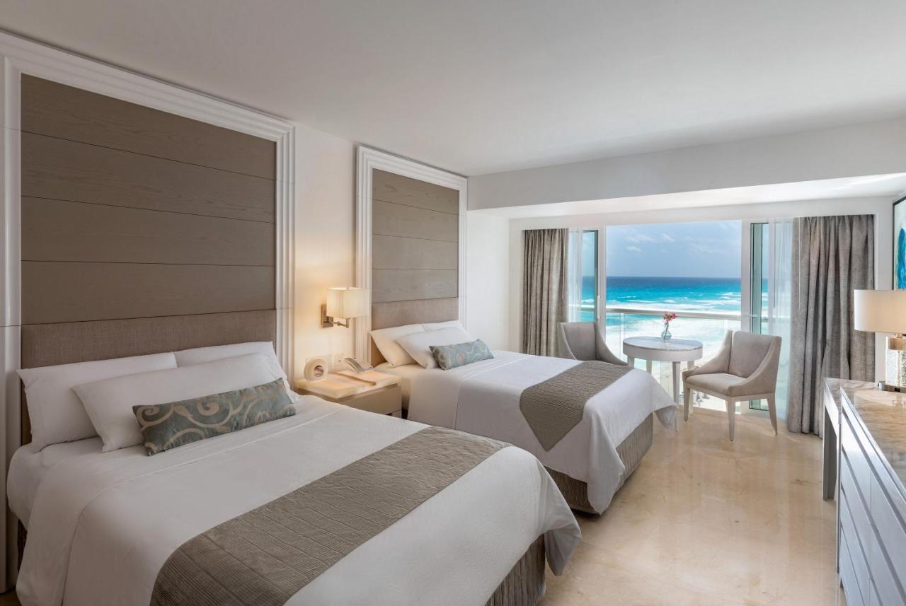 Quarto Real Deluxe com Camas de Casal e Vista do Mar