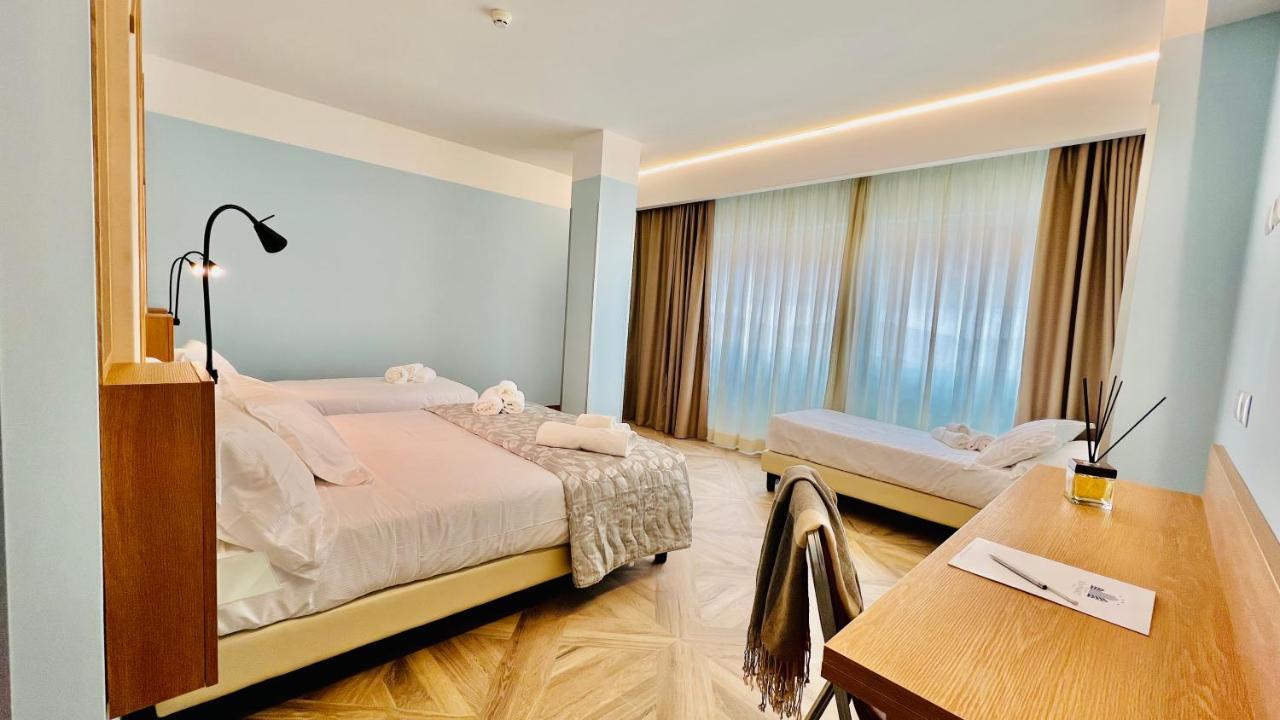 Superior Family Room,1249696315:JPEG