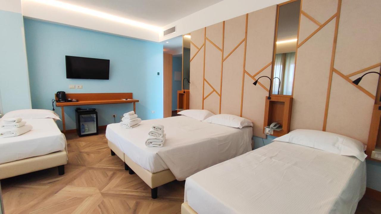 Superior Family Room,1249855567:JPEG