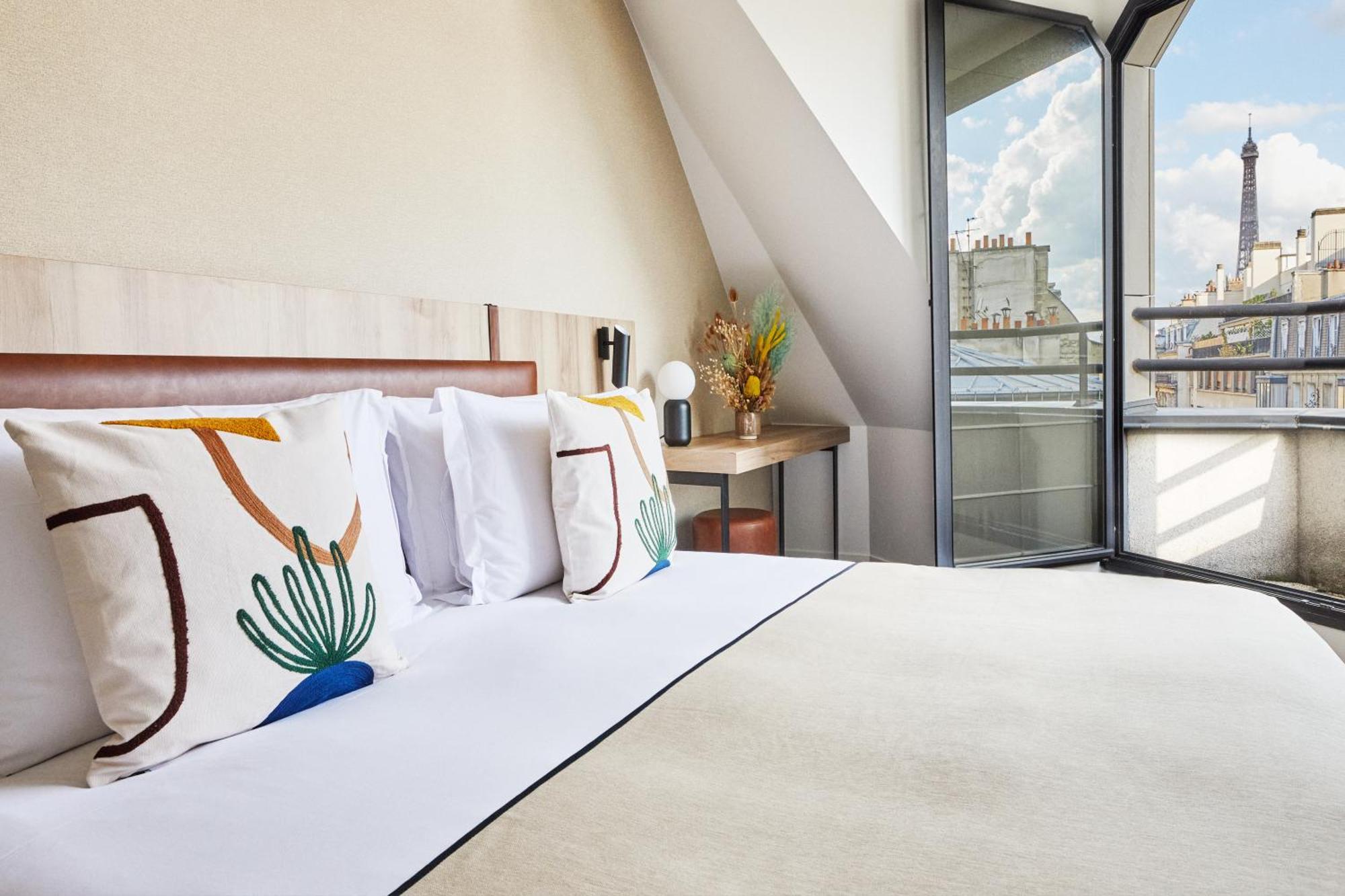 Habitación Superior con balcón y vistas a la Torre Eiffel
