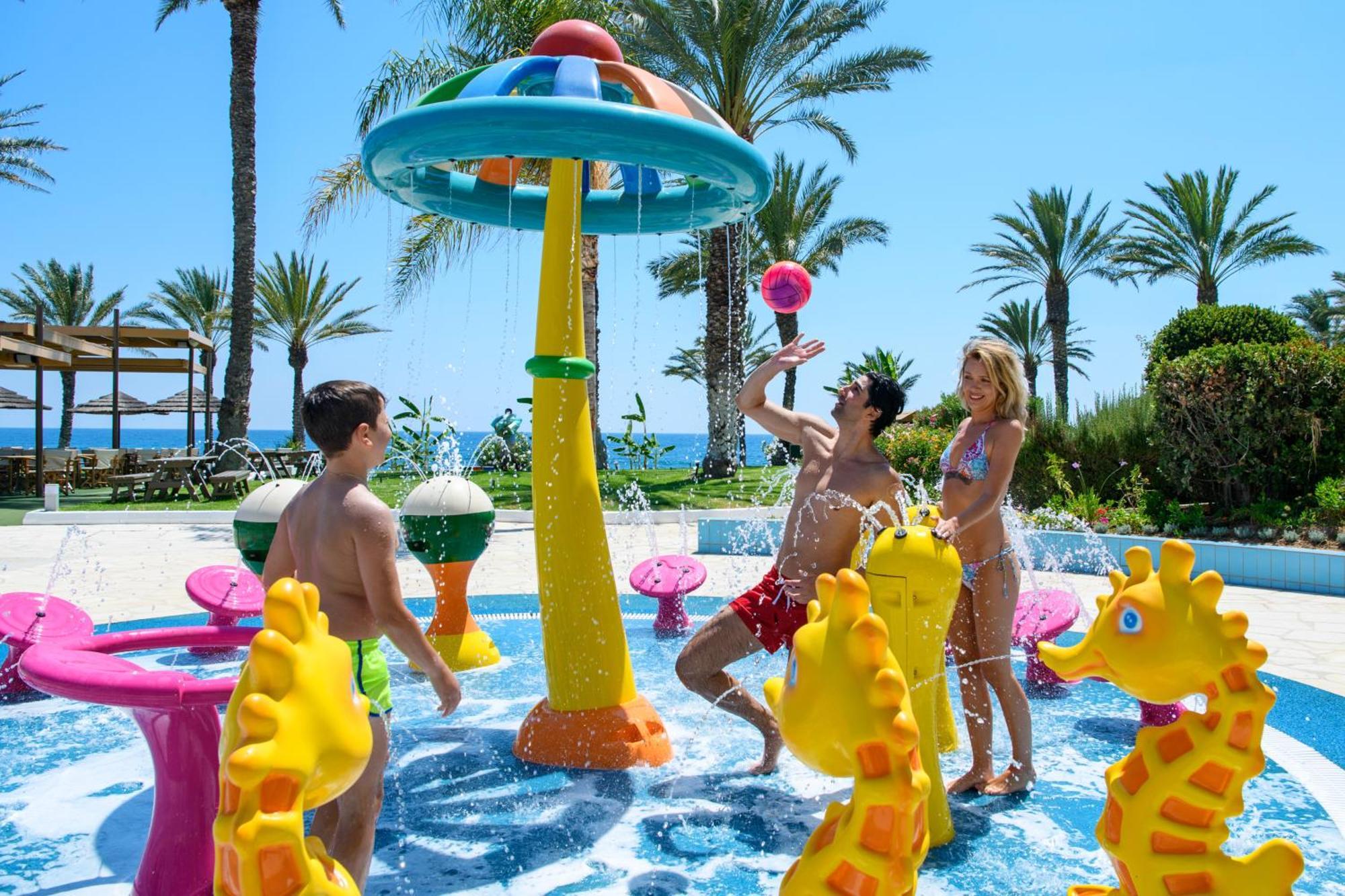 Family Triple interconnecting Superior Swim-Up Land View