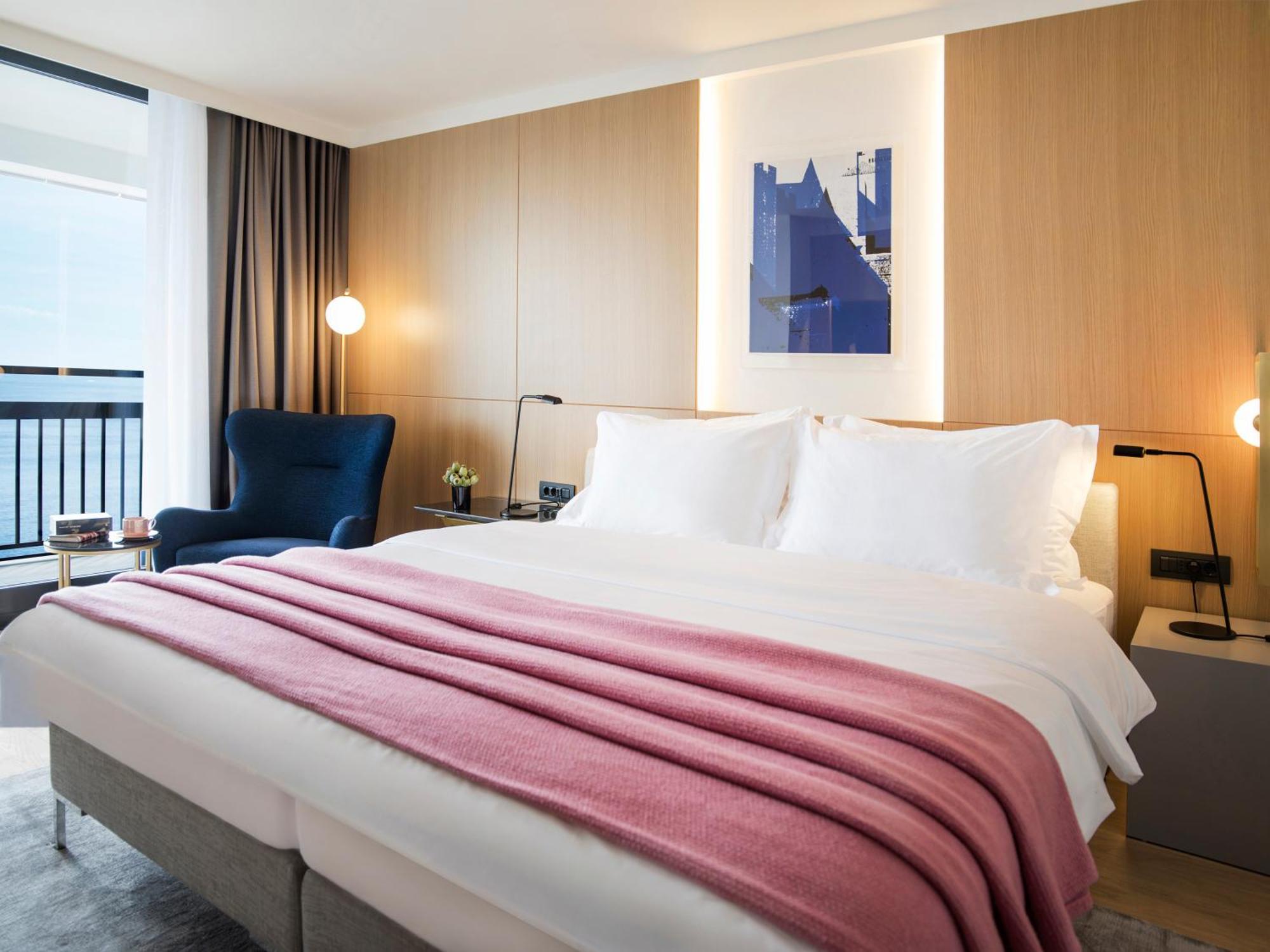 Oferta de Año Nuevo en Habitación Deluxe con balcón y vistas al mar, cena de Año Nuevo incluida