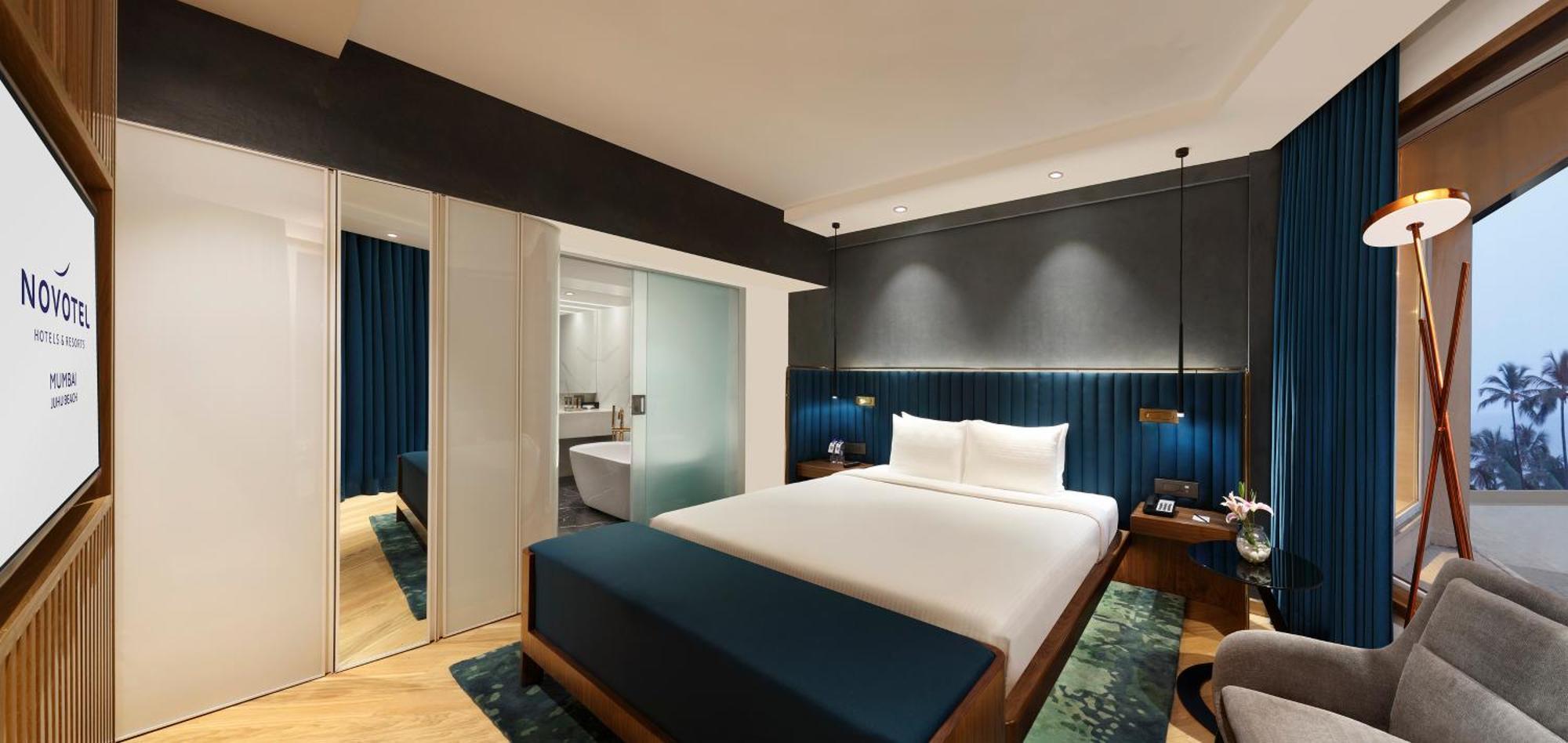 Executive Suite King Bed City View - Buffet Breakfast, Complimentary Airport transfers (T1&T2),Premier Lounge Access with Cocktail Hrs. from 18:00 Hrs. to 20:00 Hrs