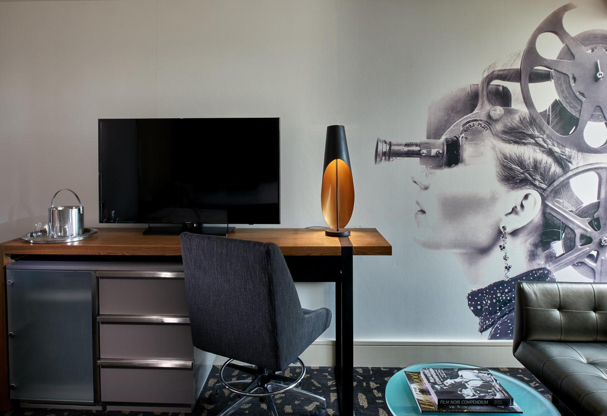 Essential King Room with Beverly Hills View