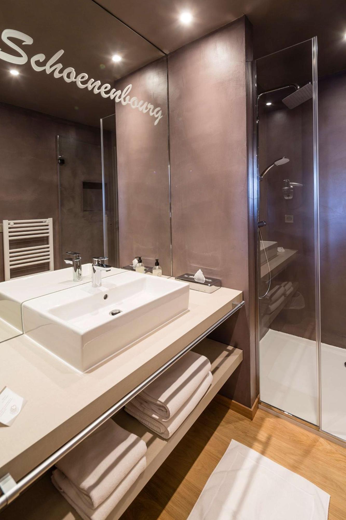 Comfort Queen Room with Spa Access