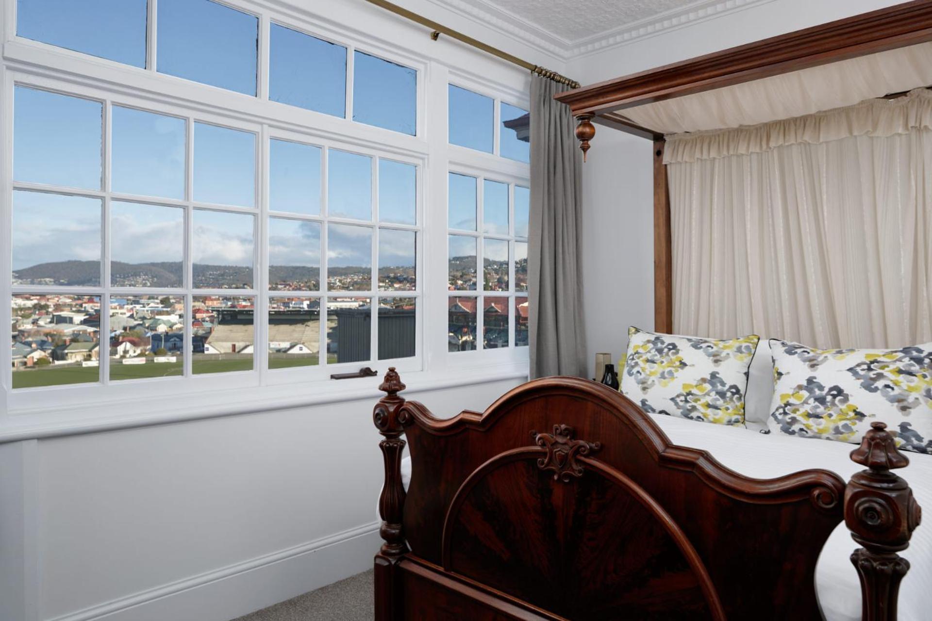 Antique Suite,1707858953:JPEG