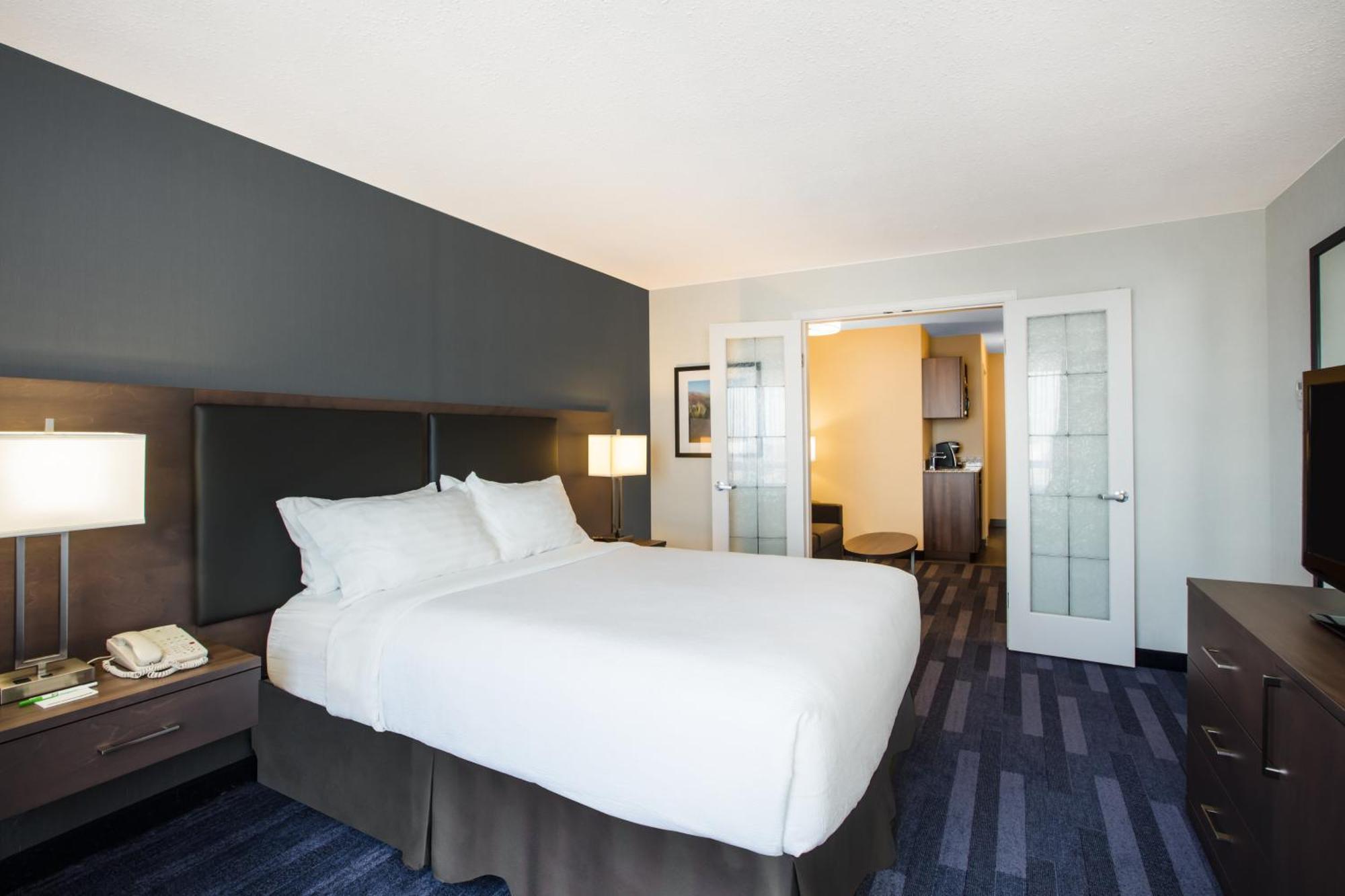 One-Bedroom Queen Suite,1282966534:JPEG
