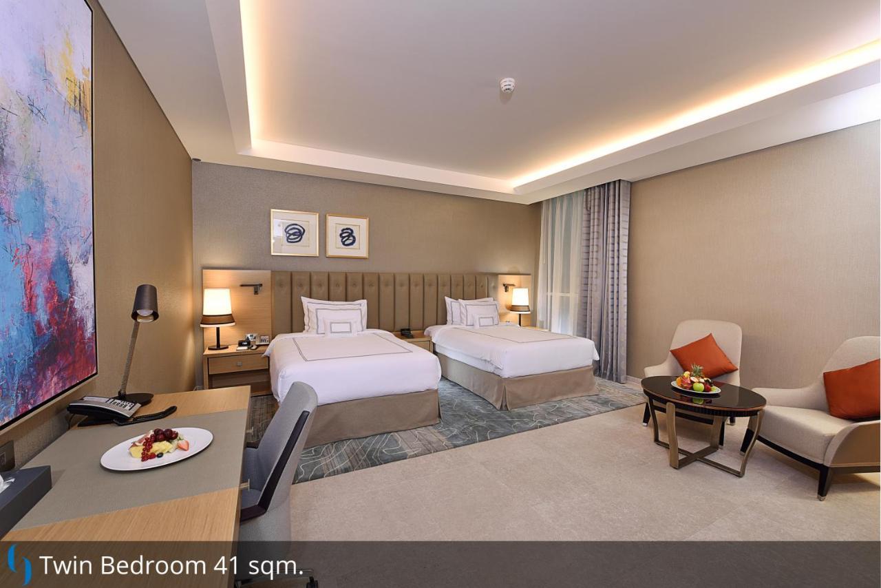 Superior King Room Complimentary Luxury Transfers to Jumeirah Beach Mall of Emirates