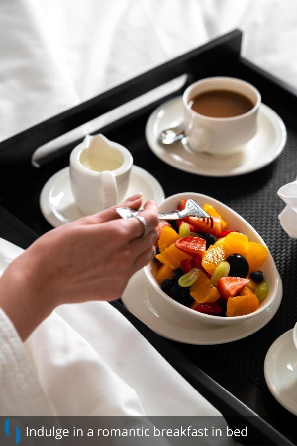 Premium King Room Complimentary Luxury Transfers to Jumeirah Beach Mall of Emirates