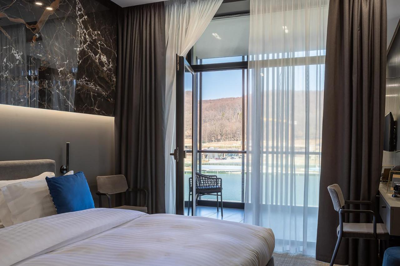 Chambre Lit King-Size - Vue sur Lac