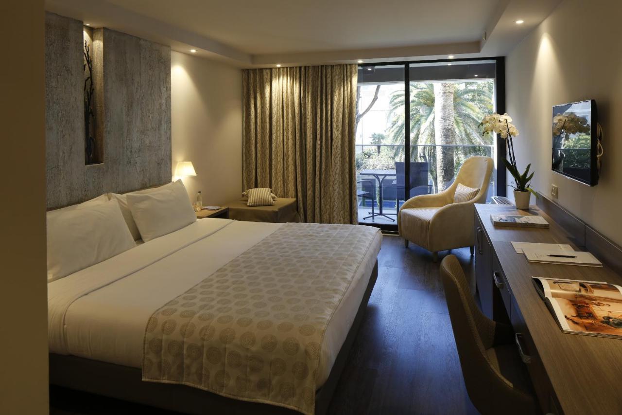 Deluxe Double Room balcony Garden View
