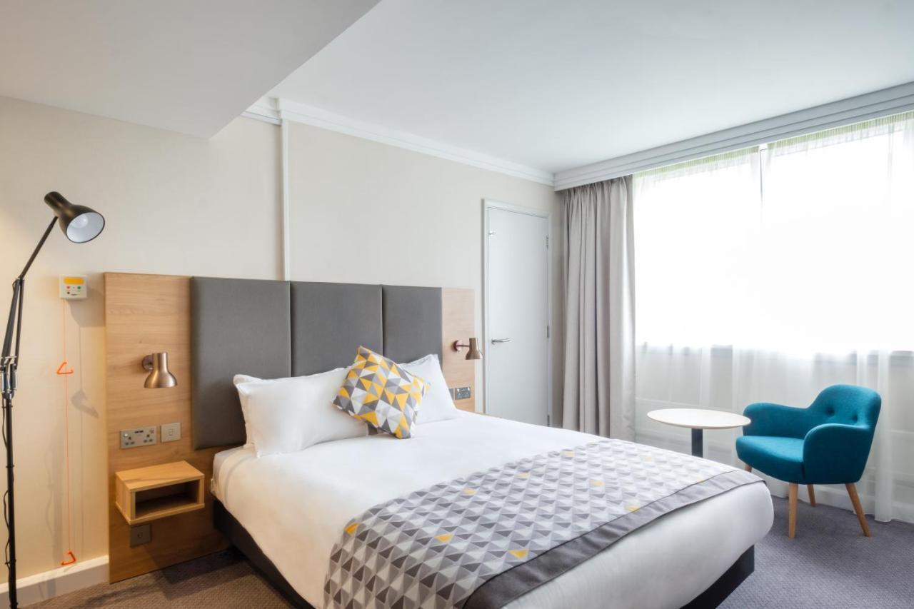 Standard Queen Room Disability Access