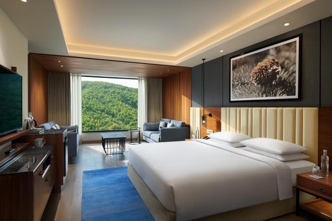 Deluxe Club King Room