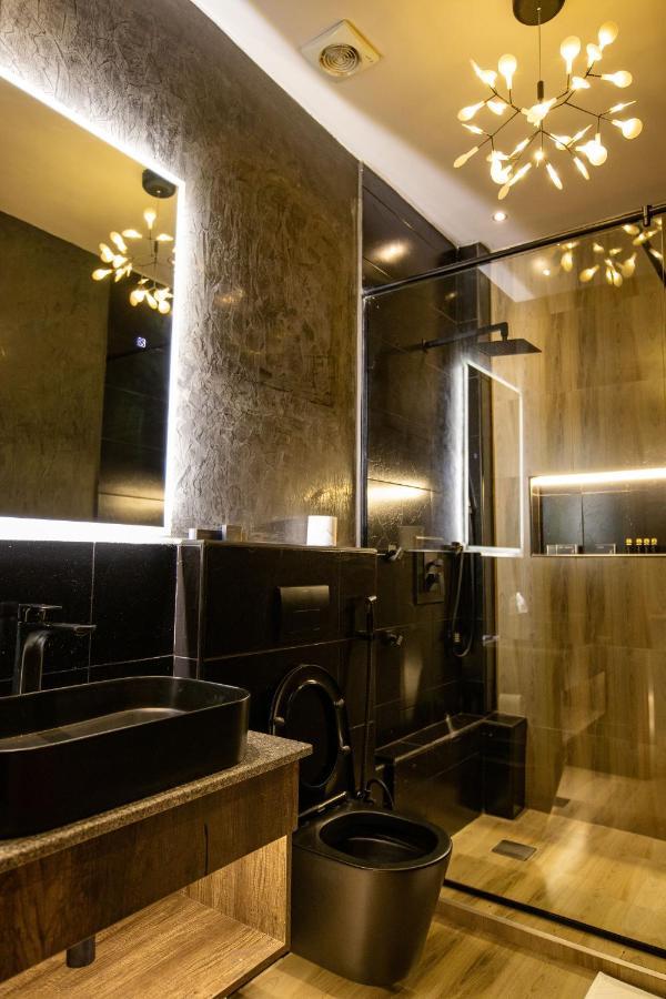 Deluxe Double Room (2 Adults + 1 Child),1705176822:JPEG