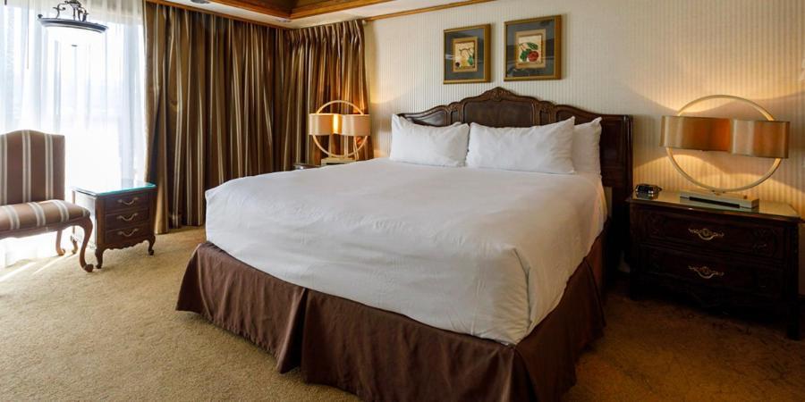 Family Suite - 3 Queen Nonsmoking